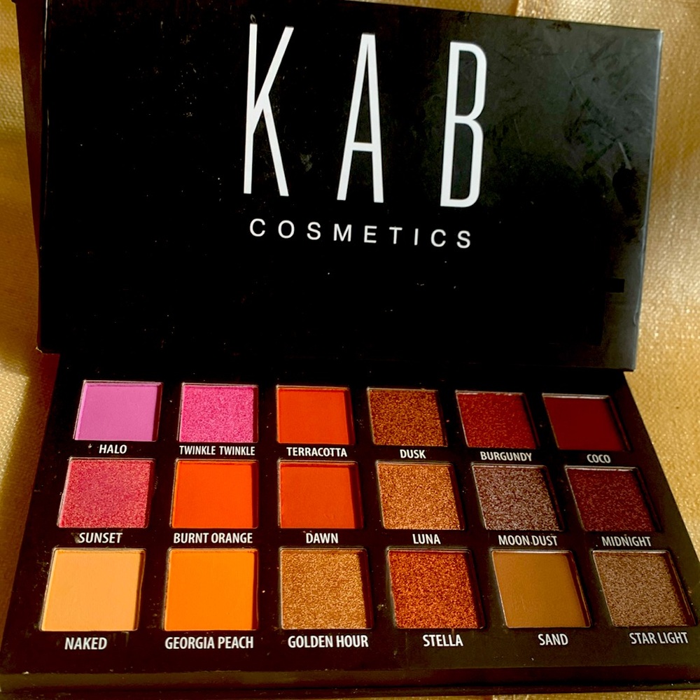 KAB Cosmetics Day And Night Eyeshadow Palette